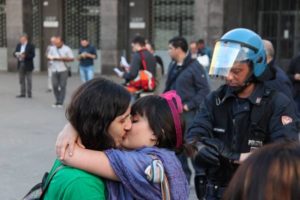 Cronaca di un pomeriggio in compagnia dei marziani. La Cosenza dei diritti scende in piazza