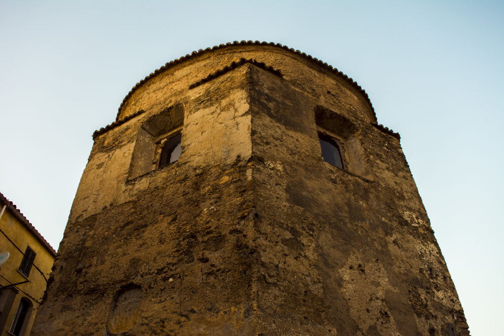 Particolare della Chiesa di San Rocco: chiusa tutto l'anno, è visitabile il 16 di agosto per i festeggiamenti del Santo. 