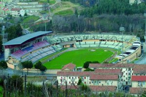 Stadio: annunciato l’abbattimento ma parte la costosa ristrutturazione.