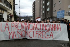 Cosenza: centinaia di studenti in corteo. Incontro in Prefettura,previste nuove mobilitazioni.